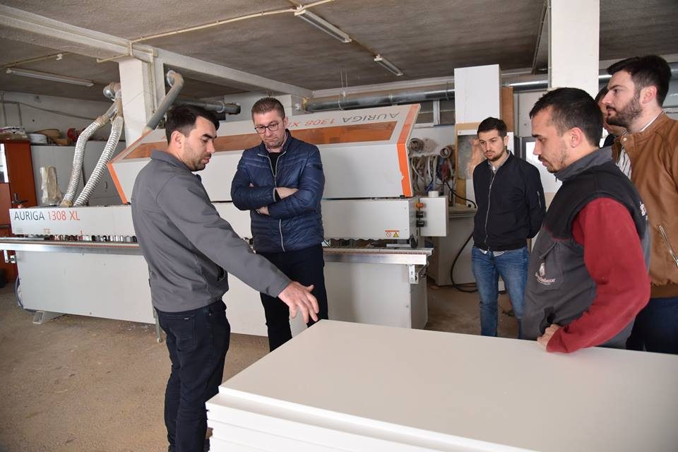 Мицкоски во посета на штипска компанија која се занимава со производство на мебел