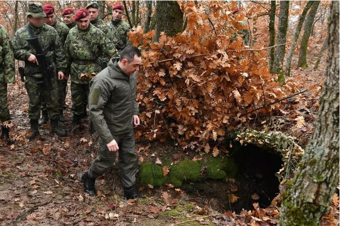 Министерот отслужува воен рок – првата вечер не се туширал со војниците, ама еве што јадел!