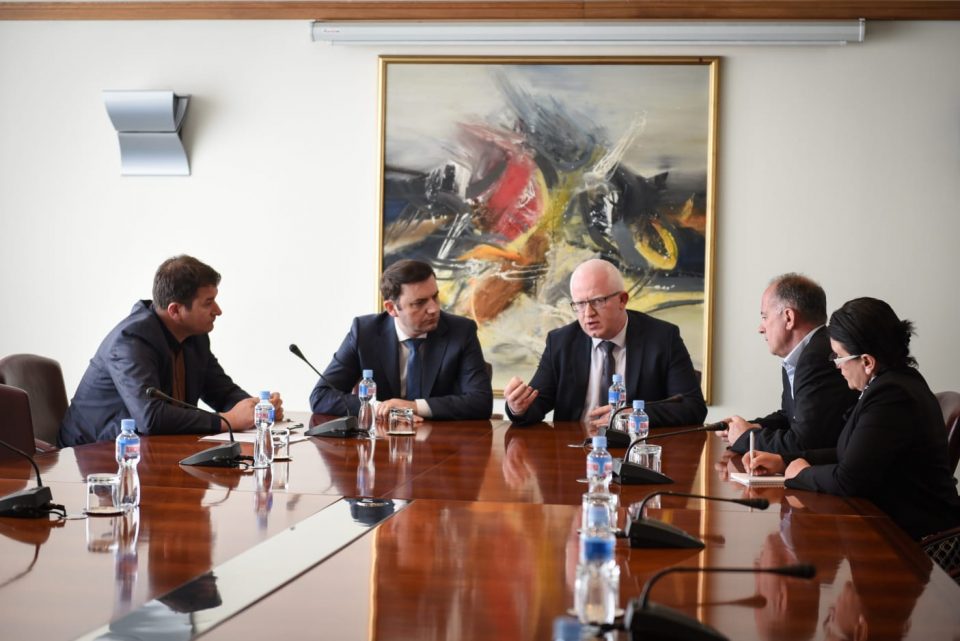 Османи задоволен од спроведувањето на двојазичноста, проблем ќе бидат преводите