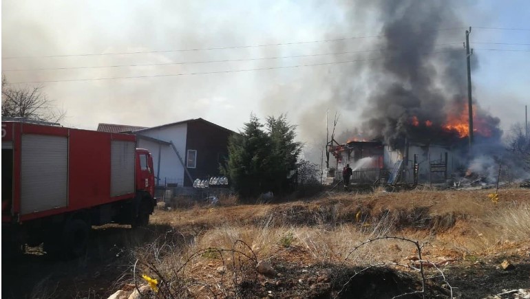 Изгоре викендица во Маркова Сушица, запалени и бандери на ЕВН