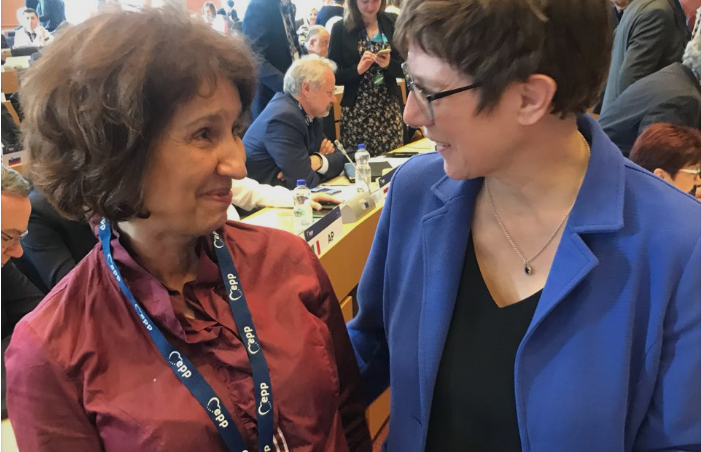 Лидерката на германската ЦДУ ѝ порача на Силјановска: Се надевам ќе станете првата жена-претседател