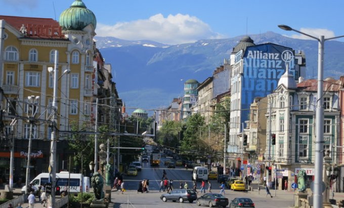 Во Бугарија растат платите прв пат од почетокот на пандемијата