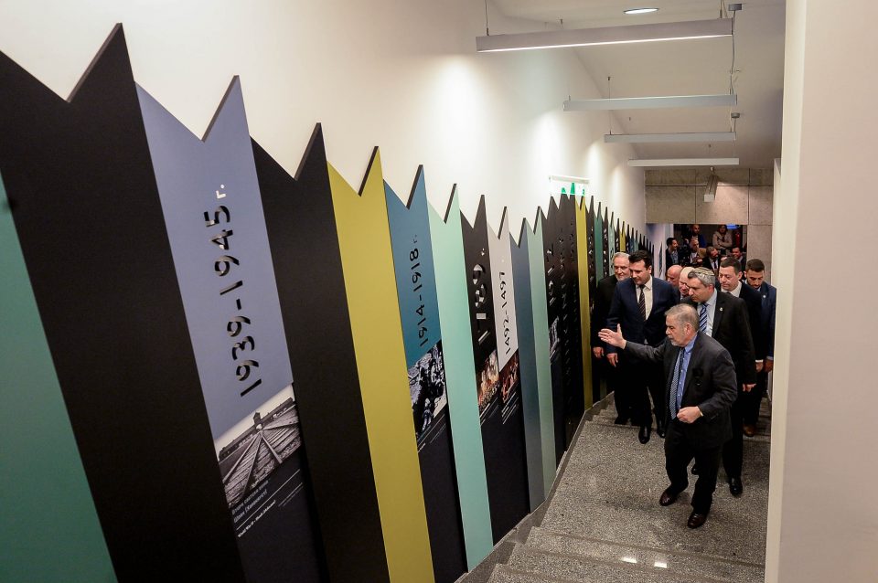 Заев се извини за лапсусот што го направи, а владината прес-служба го сокри