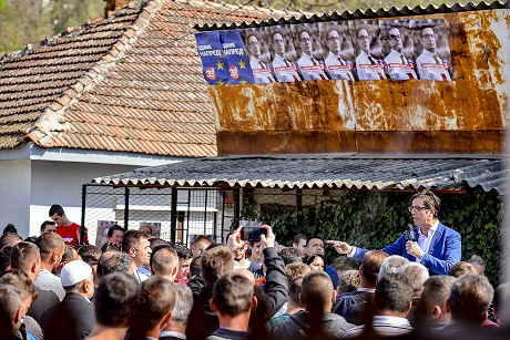 Ако дојде Силјановска, ќе ви го укине Законот за јазиците