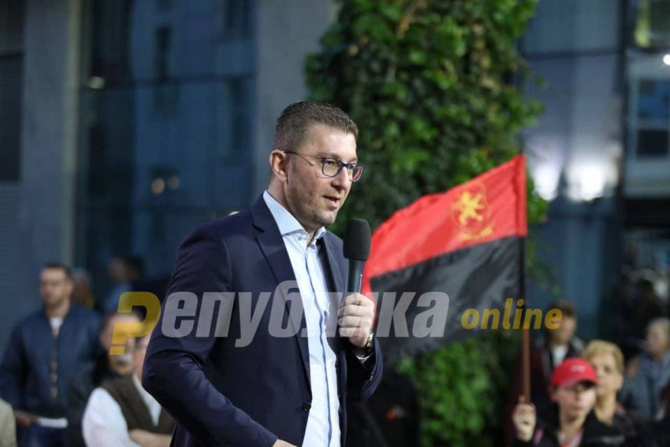 Се загушивме од „алпскиот“ воздух на Заев