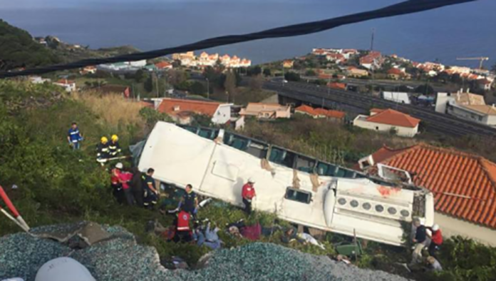 Трагедија во Португалија, најмалку 28 загинати во автобуска несреќа во Мадеира