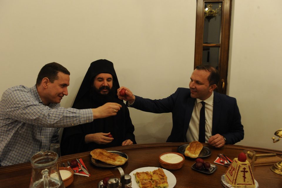 Ѓорчев и Спасовски се кршеа со јајца во Бигорскиот манастир