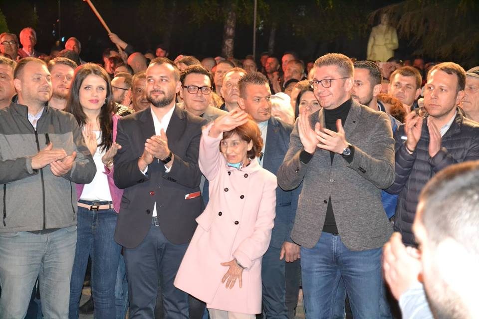 Професорката Силјановска Давкова денеска држеше час, а Стево слушаше