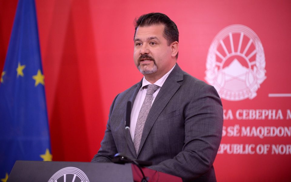 Бошњаковски: Текстуално и инструментално химната останува истата