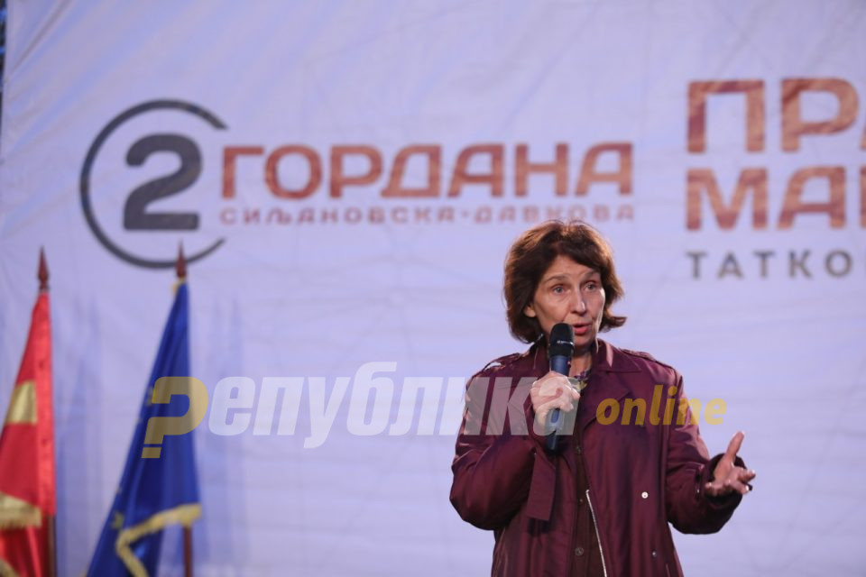 Во гроб се превртуваат социјалдемократите, се однесувале скромно, а не како живки министерки