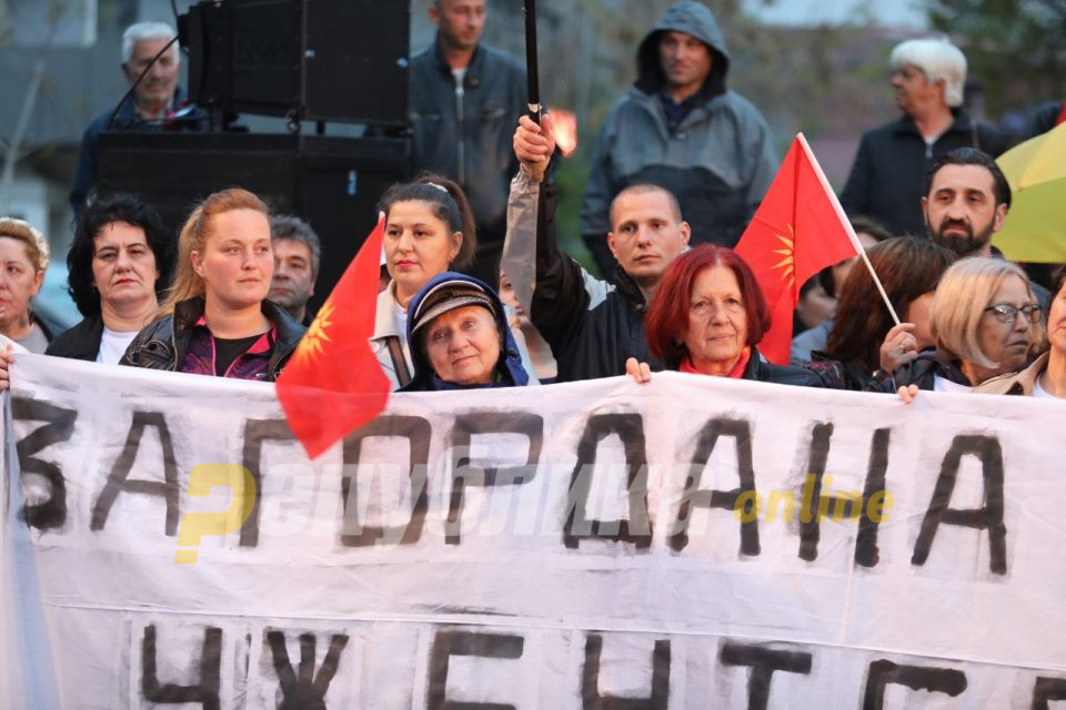 Тие живеат во Брисел, а народот во Африка