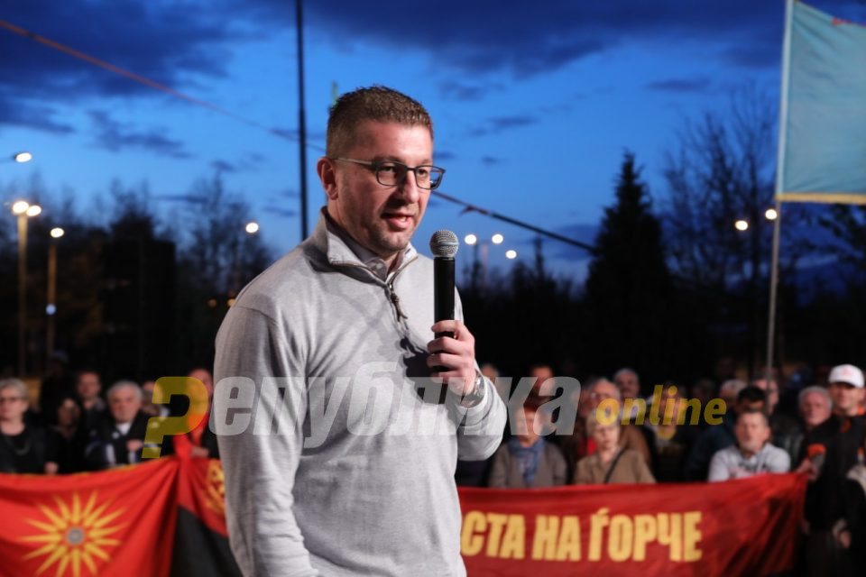 Пендаровски е избран на мафијашки начин во хотел, а Силјановска Давкова на демократски начин на Конвенција