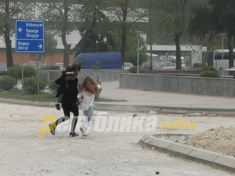 Прашината воскресе, вистина воскресе