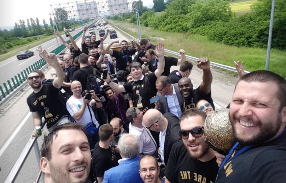 Kaко се прославуваа спортските успеси до неодамна, а како сега!