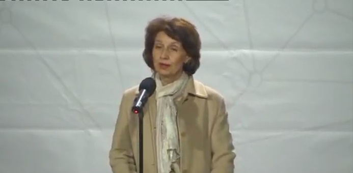 Силјановска Давкова: Неинтонирањето на химните е навреда за македонскиот народ и држава