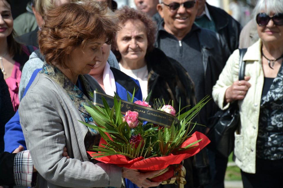 Силјановска Давкова: Ако спомнувањето на Македонците во Егејска Македонија е мешање, тогаш имаме сериозен етички проблем