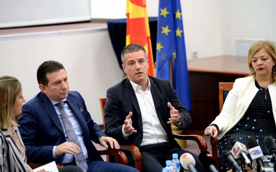 Капацитетот што го нема администрацијата не може да го надомести граѓанскиот сектор