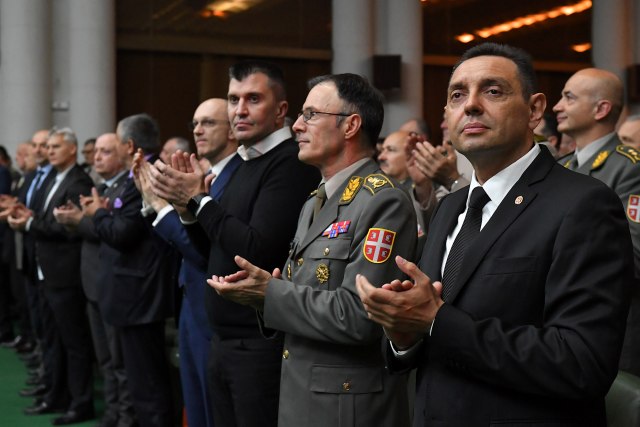 Власта во Србија ќе штрајкува со глад додека не престанат протестите на опозицијата