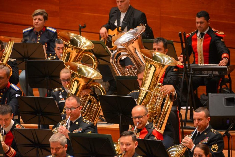 Армијата да не се вовлекува во дневнополитички интереси