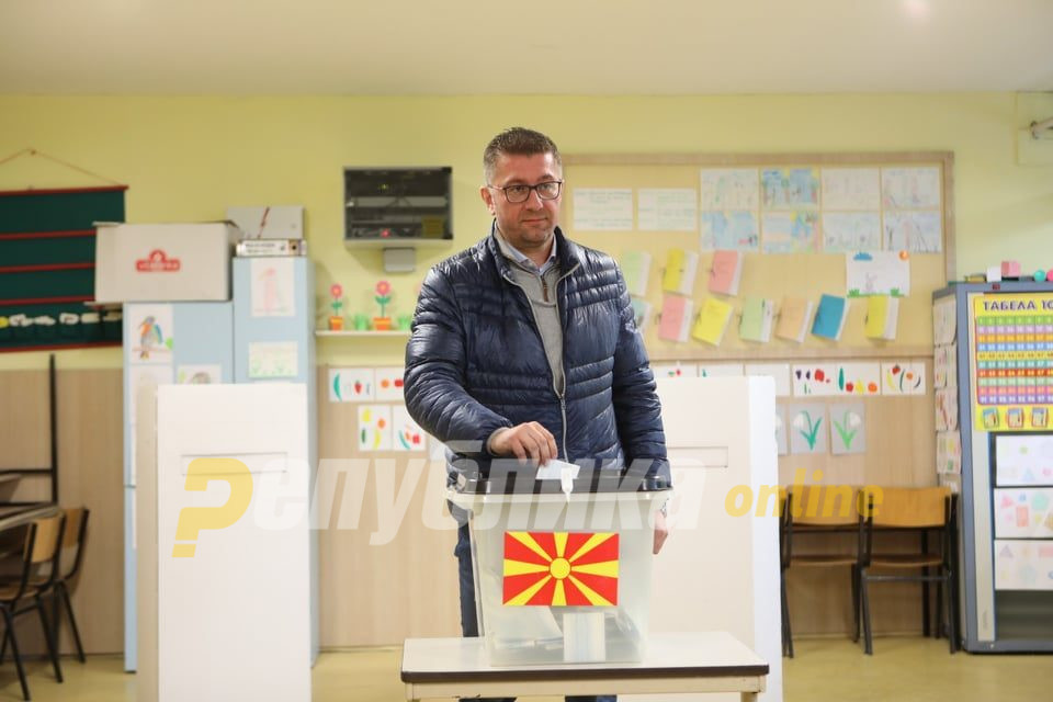 Мицкоски: Властодршците сакаат на насилен пат да се избере претседател на Република Македонија
