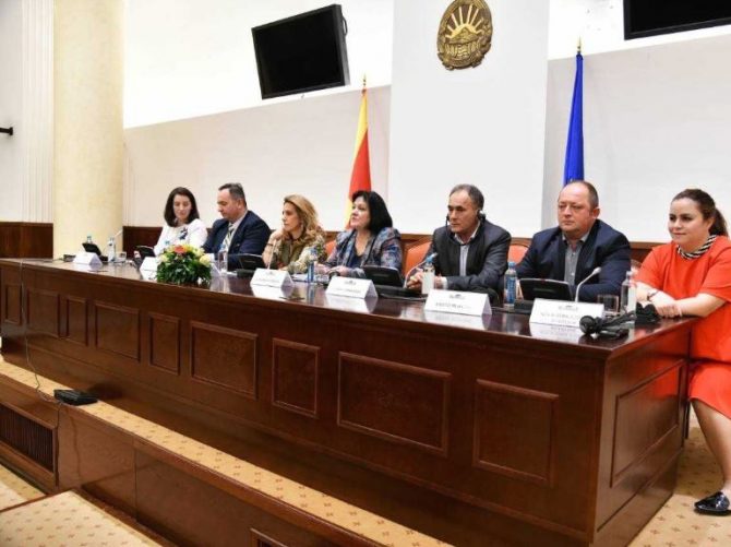 Независната пратеничка група од ВМРО-ДПМНЕ со иницијатива Собранието да направи тест за дроги на сите пратениците