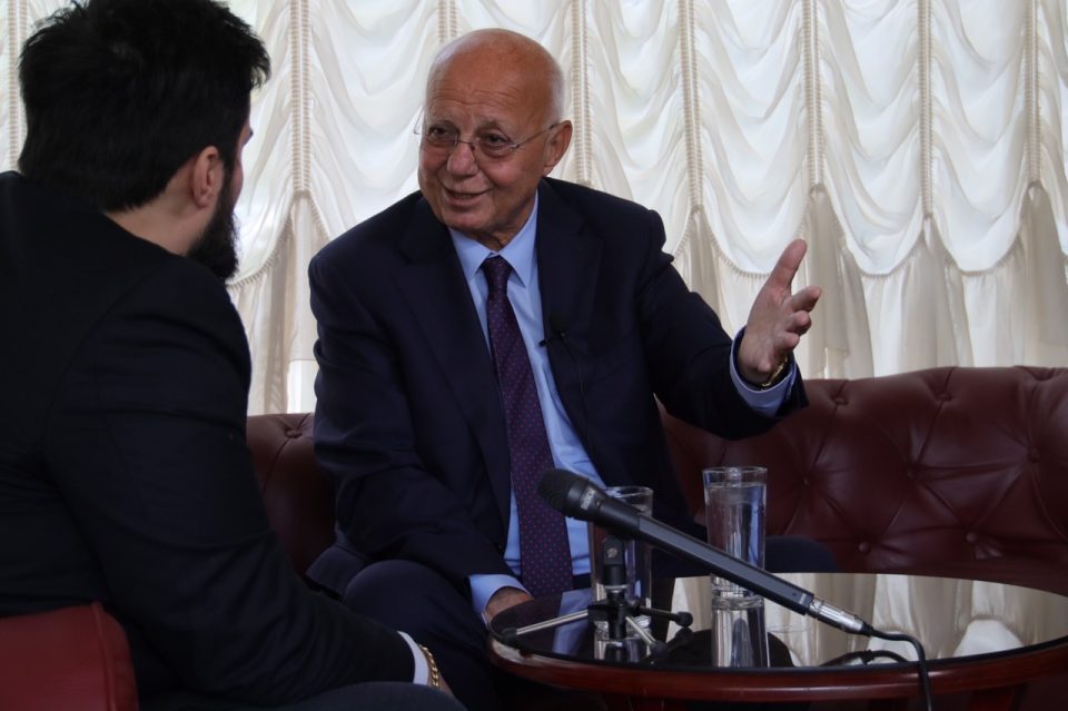 Милошевиќ, грчкиот и бугарскиот премиер се договараа како да ја дeлaт Македонија