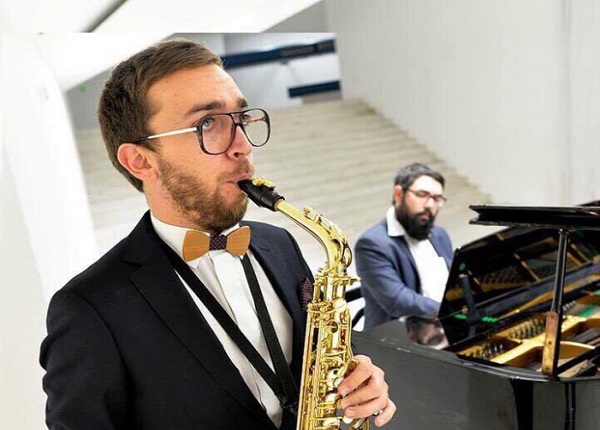 Горан Папаз утре ќе му свири на папата