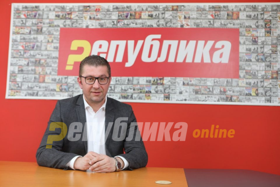 Мицкоски до бојкотирачите: Не му помагајте на Заев, покрај сите наши разлики Македонија е наша цел