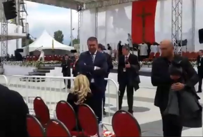 Христијан Мицкоски на плоштадот „Македонија“ ќе ја проследи литургијата на Папата Франциско