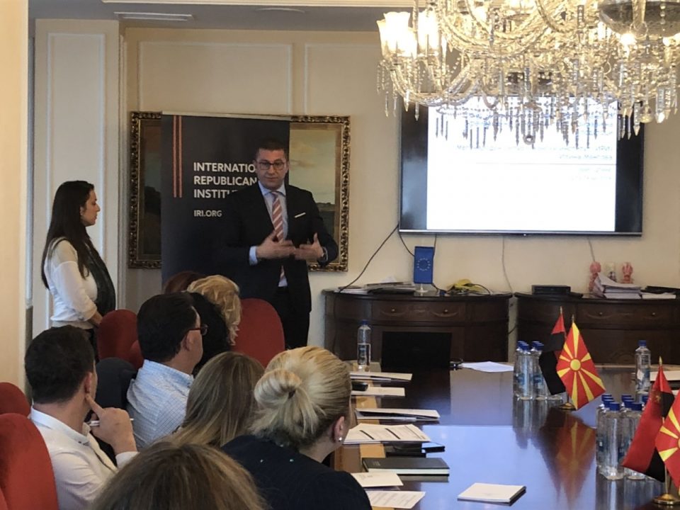 ВМРО-ДПМНЕ и ИРИ организираат обука за јавно мислење и анкетни истражувања