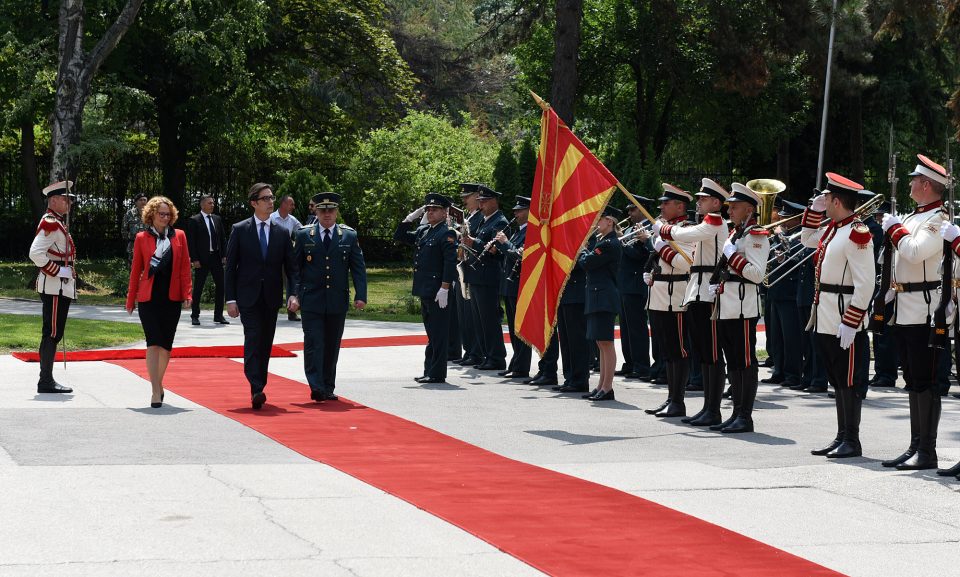 Пендаровски во прва посета на МО и Генералштабот