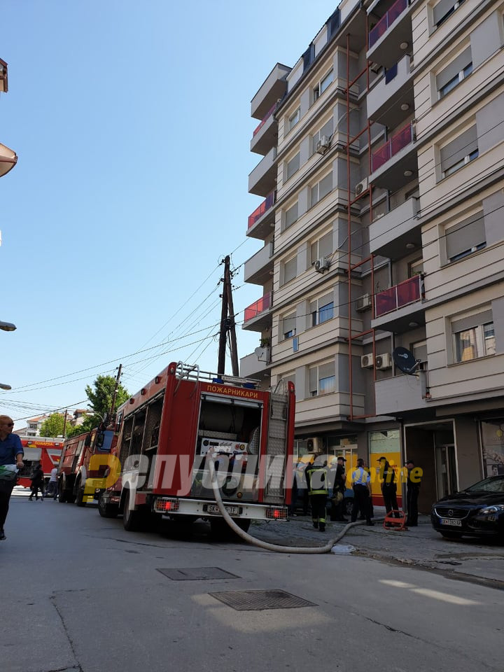 Пожар во зграда во Скопје, се евакуираат станарите