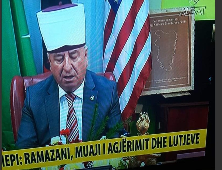 Реисот на ИВЗ го честиташе Рамазан со мапа на Голема Албанија