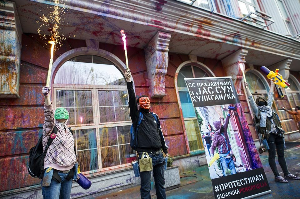 Силјановска Давкова: Во првите редови на Шарената револуција беа т.н. професионални демонстранти кои сега ги гледаме во Собранието и низ институции