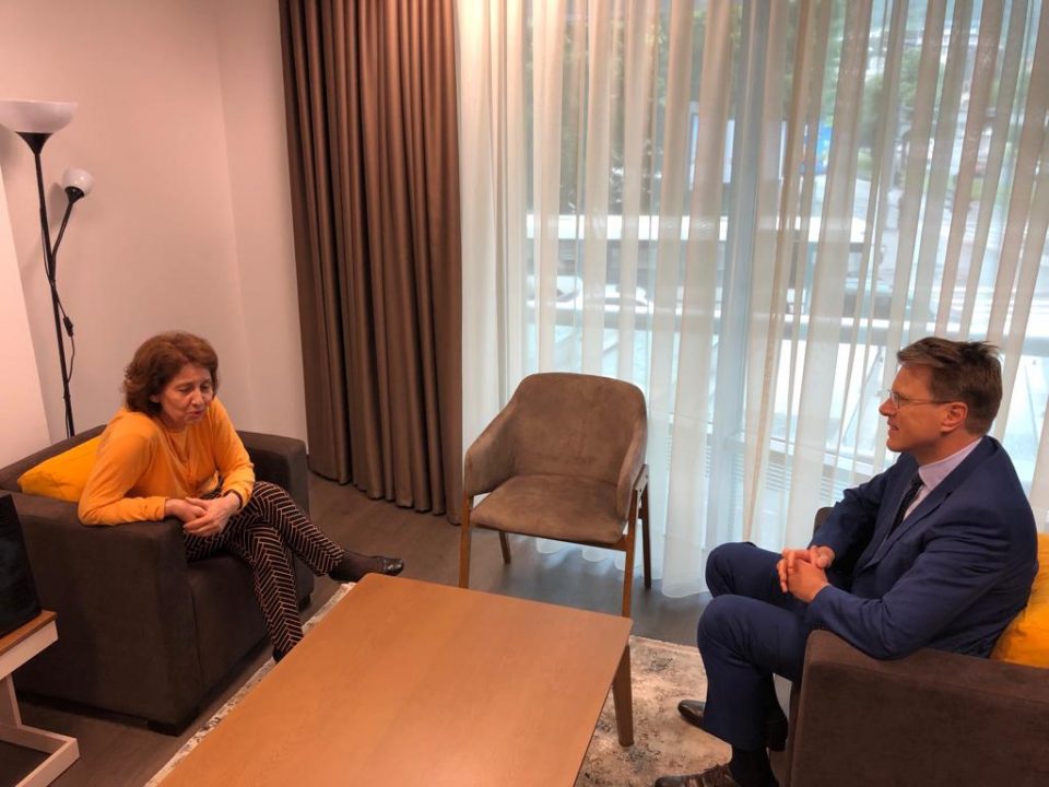 Жбогар се сретна и со Силјановска