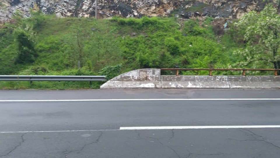 Уништена спомен плочата за загинатите кај Карпалак