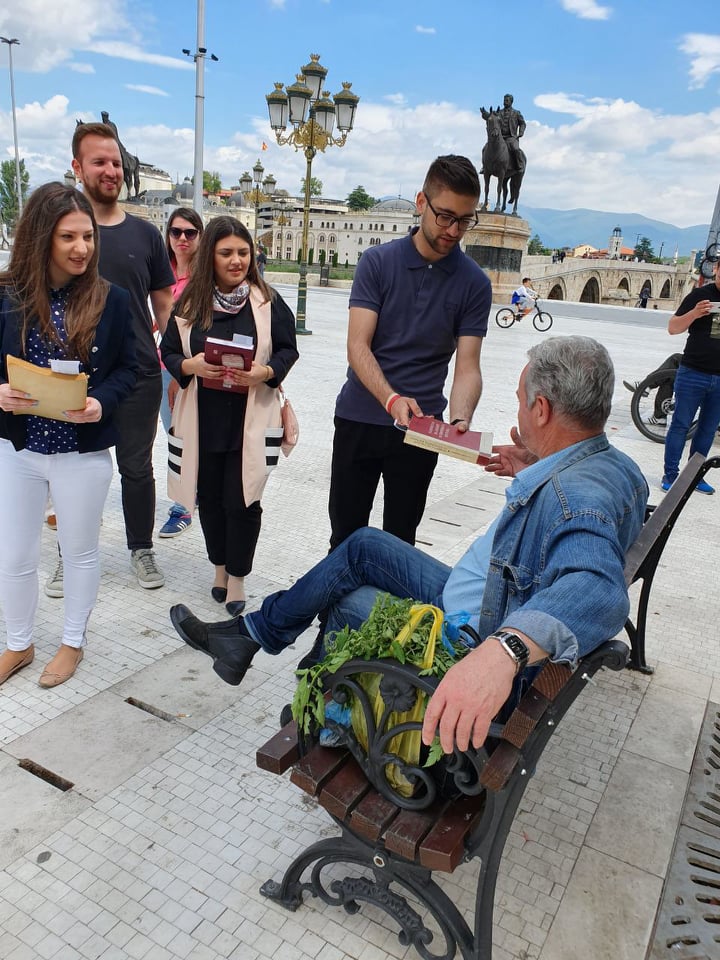 Во чест на„Св. Кирил и Методиј“, УМС на ВМРО-ДПМНЕ подели книги од македонски автори