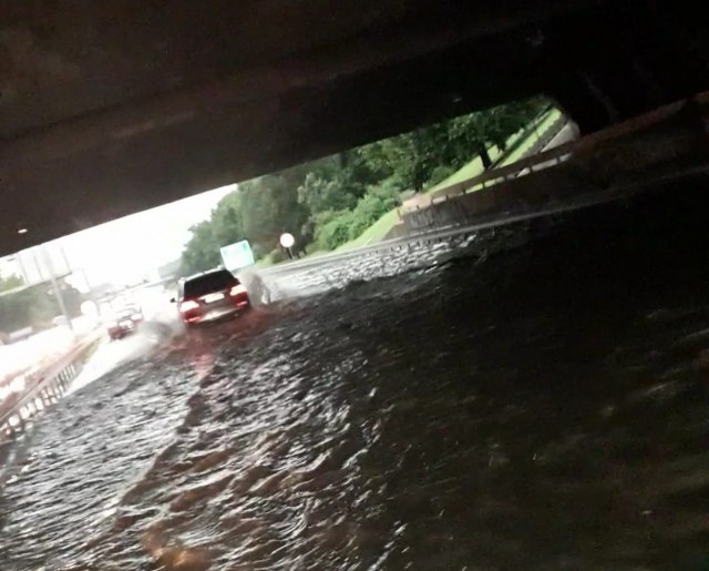 Автопатот до Загреб пловен, пливаат 20 градинки, под вода и ЗОО Белград