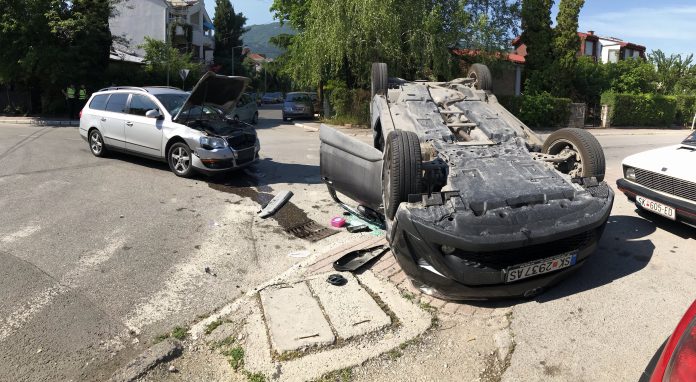 Превртено возило во Тафталиџе, патниците извадени од пожарникарите