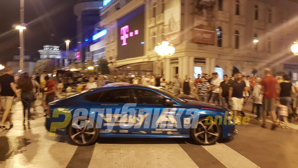 Спортски автомобили го преплавија центарот на Скопје