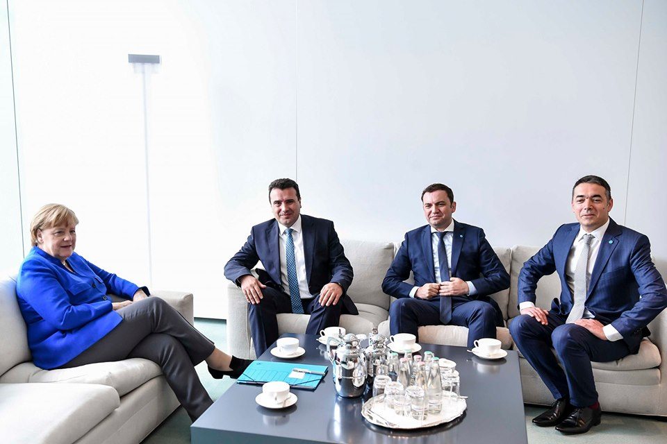 Заврши средбата Меркел – Заев, нема изјави по состанкот