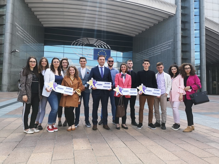 Османи до студентите: Институциите кои ќе ги посетите во Брисел, утре ќе бидат и наши институции