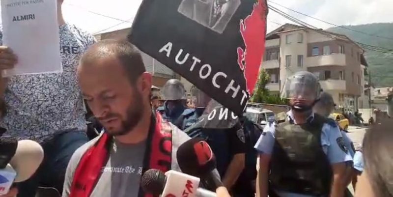 Полицијата ги блокираше демонстрантите, не им дозволи да се приближат на ДУИ