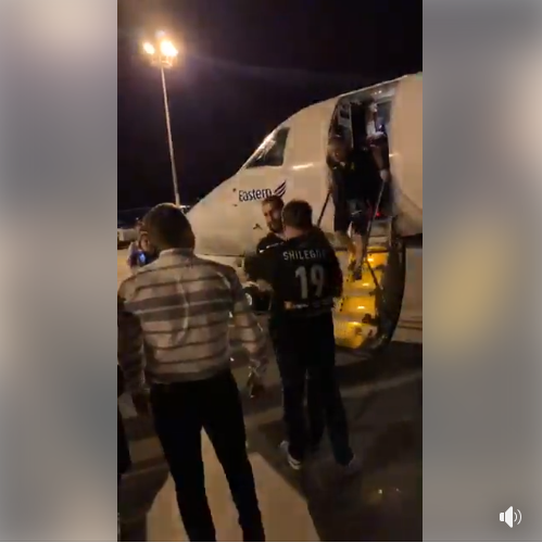 Шилегов пред авионот како нужно зло – изнуди прегратка од Столе, другите го одминаа