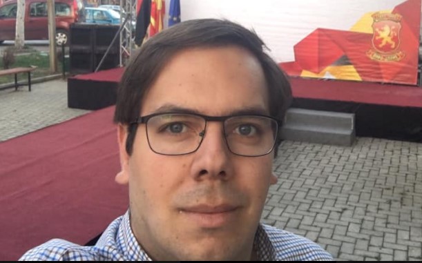 На оние кои ме избркаа им порачувам дека нема да ме скршат, ќе одговараат, тиранот е на колена!