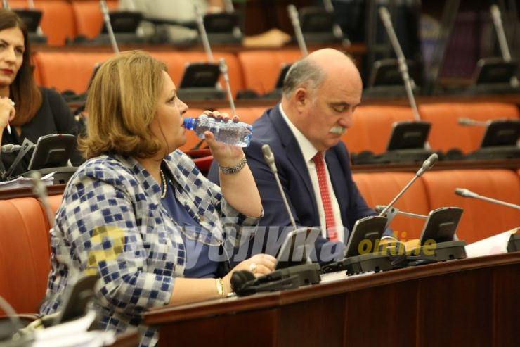 Јанева се покрила со боледување