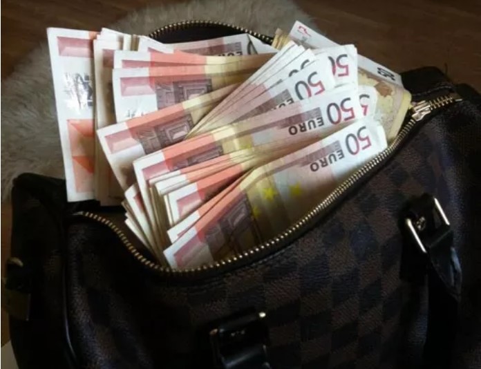 Детали од снимките и броење пари во случајот „Рекет“