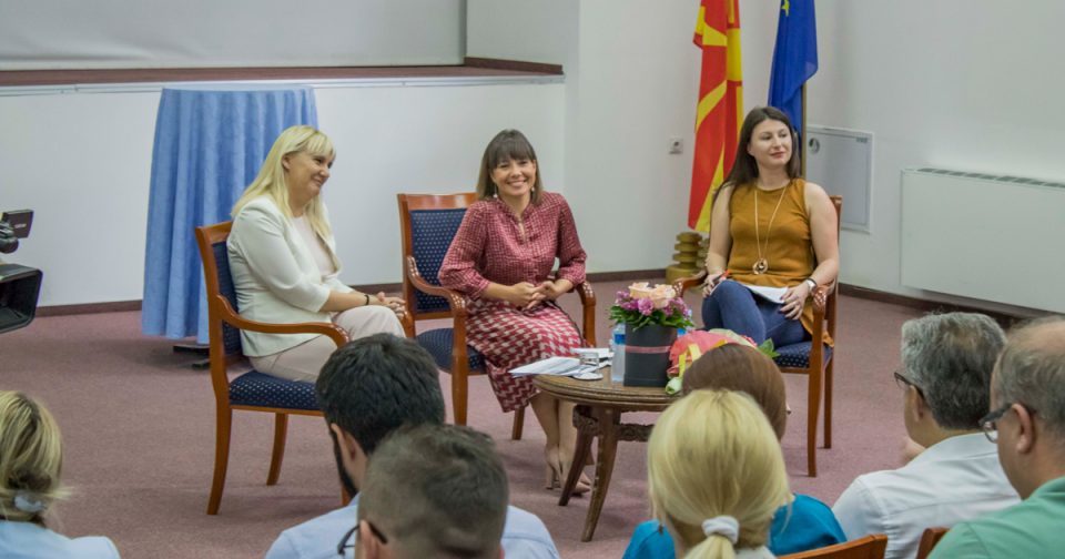 Царовска: Платите на социјалните работници зголемени за 22 отсто