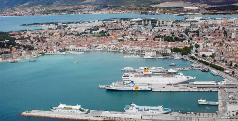 По Илинден, Мицкоски на одмор во Хрватска, Заев во Грција