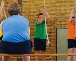 Собранието ги изгласа Законот за основно образование, од септември учениците до петто ќе имаат и плус наставник по физичко